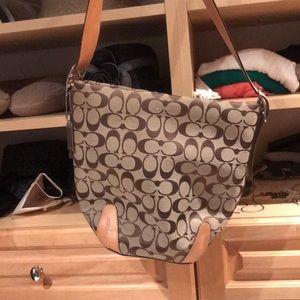 Medium sized Coach purse in VG condition